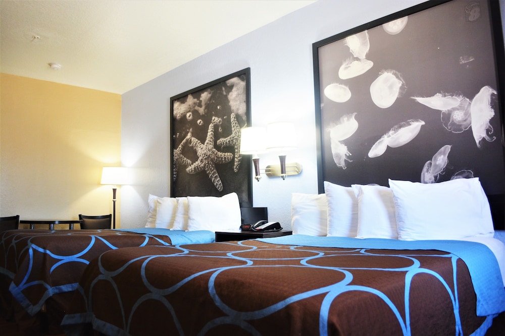 Super 8 by Wyndham Galveston 18/37