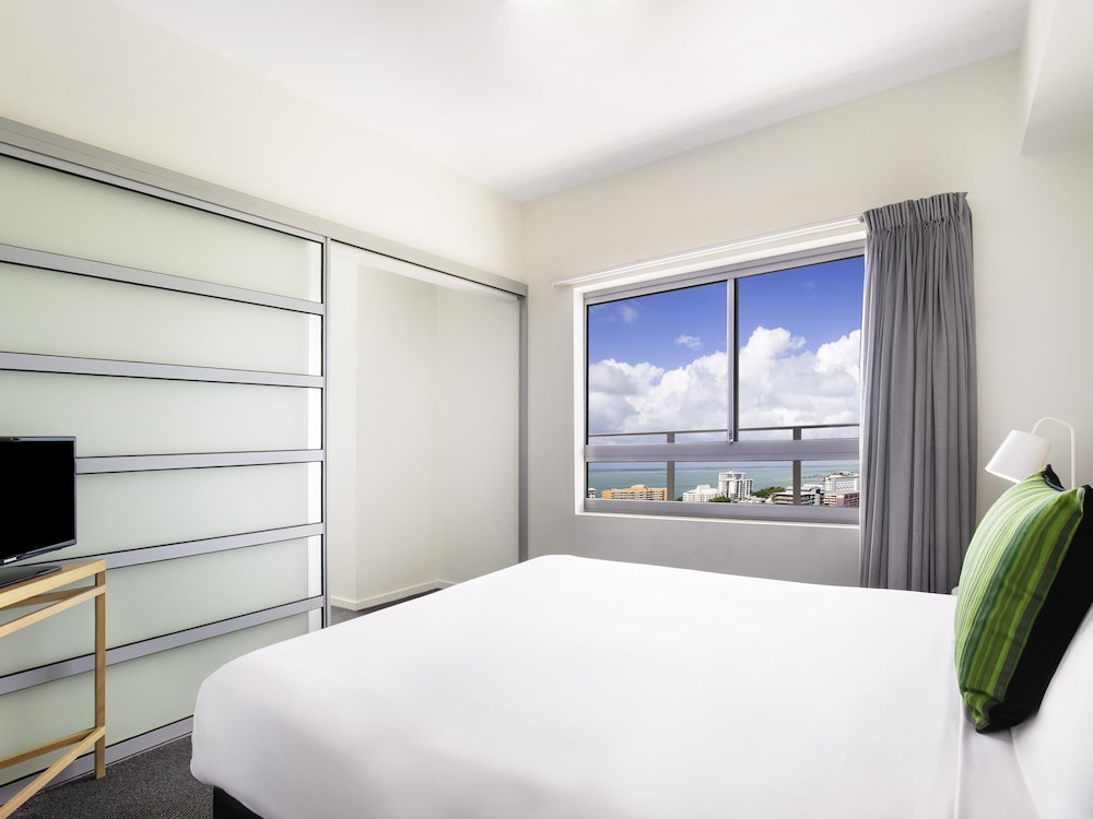 1 BEDROOM, APARTMENT, WATER VIEW