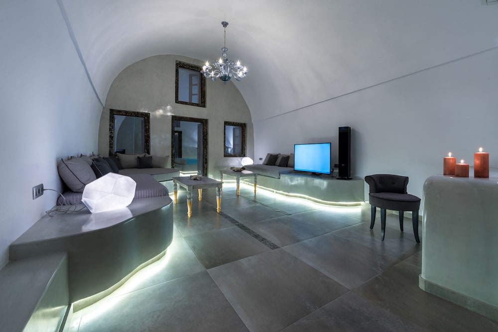 Nefeli Homes 10/50