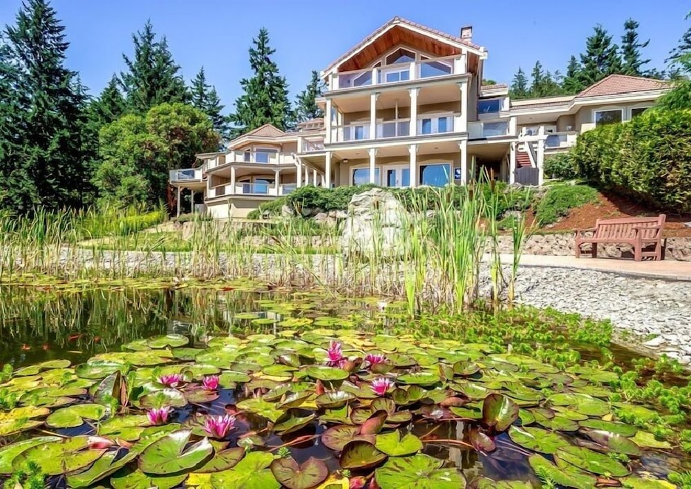 Villa Eyrie Resort 32/44