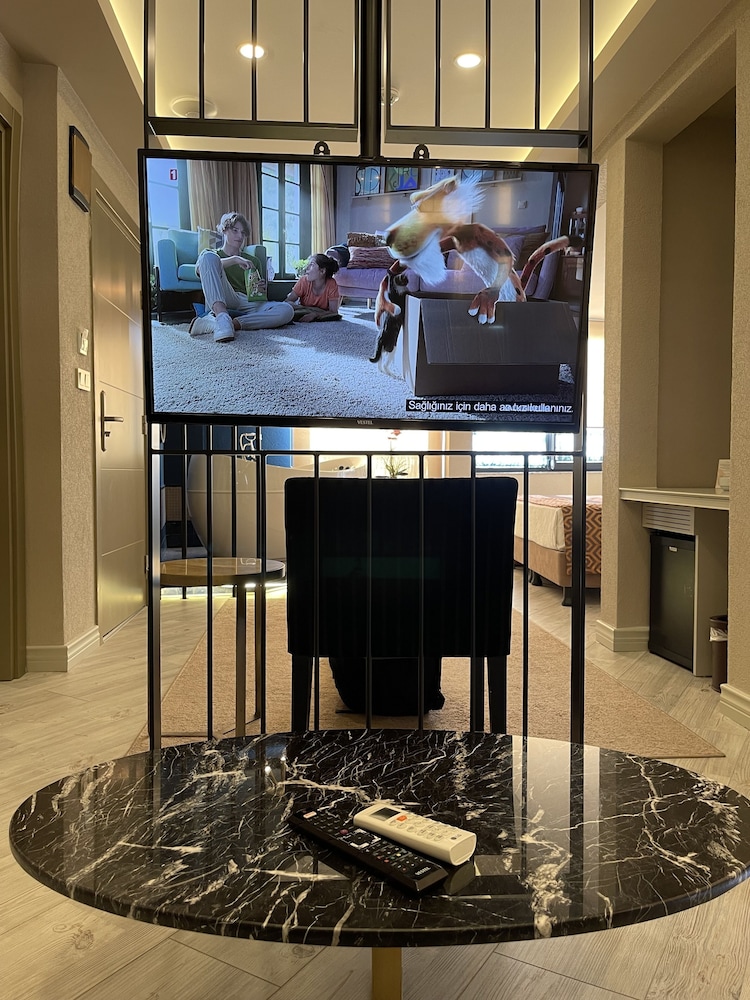 Ayramin Deluxe Hotel 70/78