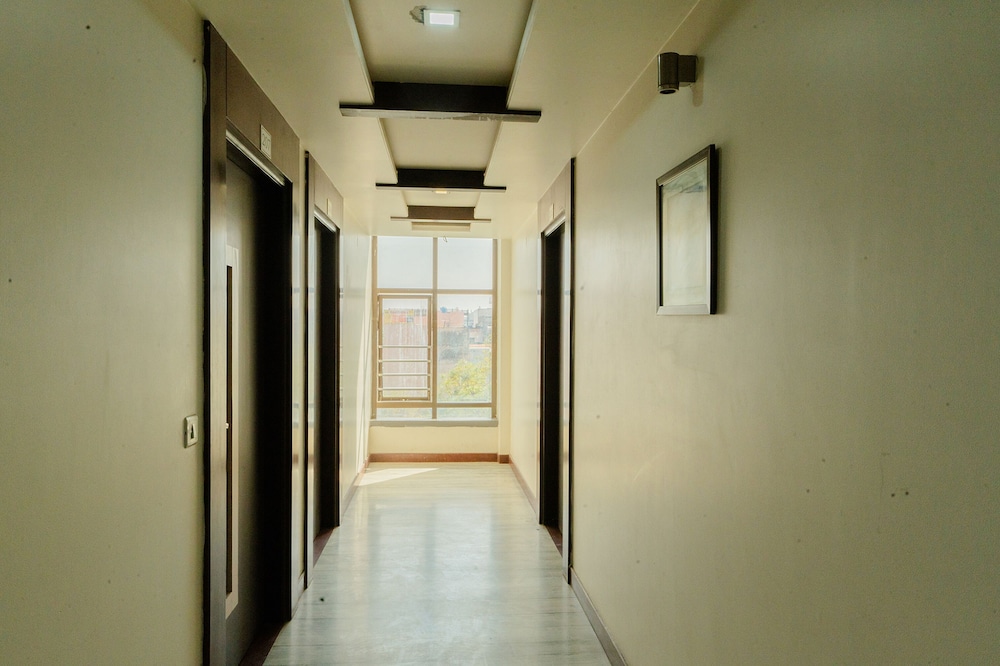 Fabhotel Signature Inn 33/50