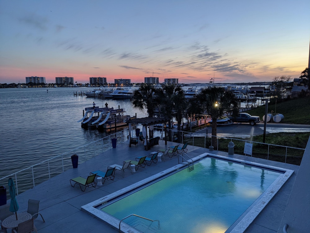 Inn on Destin Harbor, an Ascend Collection Hotel 36/59