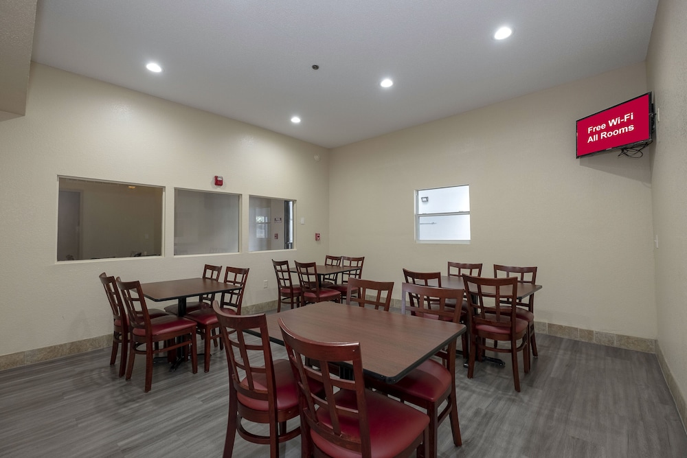Red Roof Inn And Suites Pensacola Nas Corry 44/44