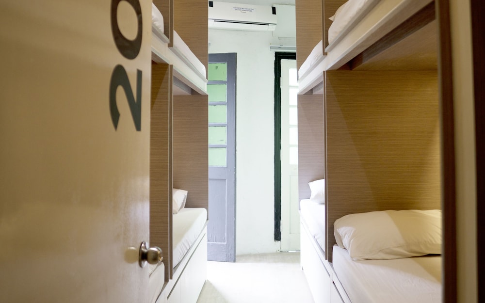 Capsule, Family, 8 Beds, Shared Bathroom