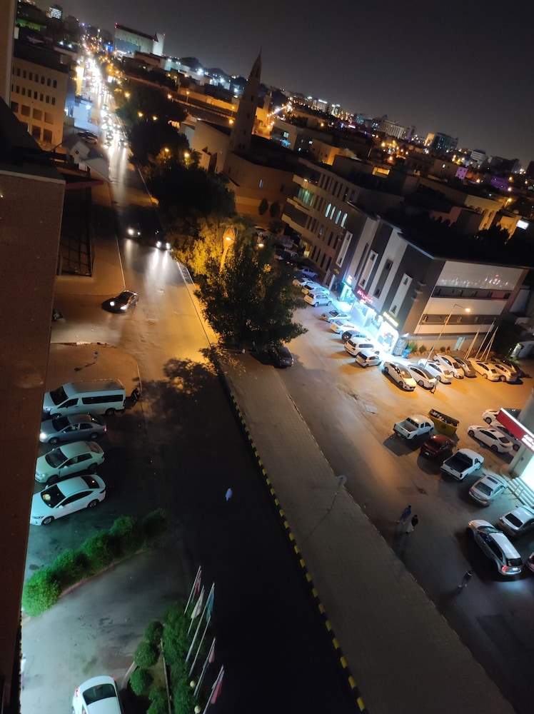 برج الحياة -الملز(Burj Al Hayat Furnished Suites Al Mallaz) 4/50