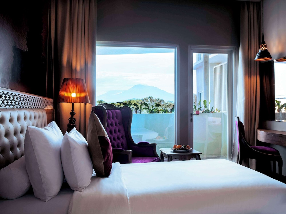 Superior, Queen Bed, Balcony