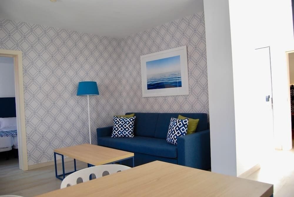 Broncemar Beach Suites Hotel 34/51