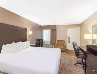 Ramada by Wyndham Fresno North 11/43