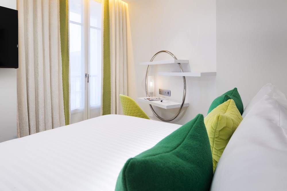 Hotel Dress Code And Spa 19/58