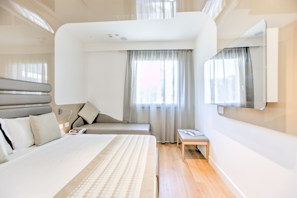 FAMILY, DOUBLE BED