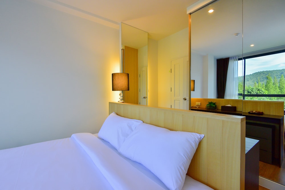 2 BEDROOMS, SUITE