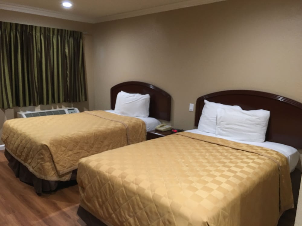 Express Inn & Suites Ontario 16/30