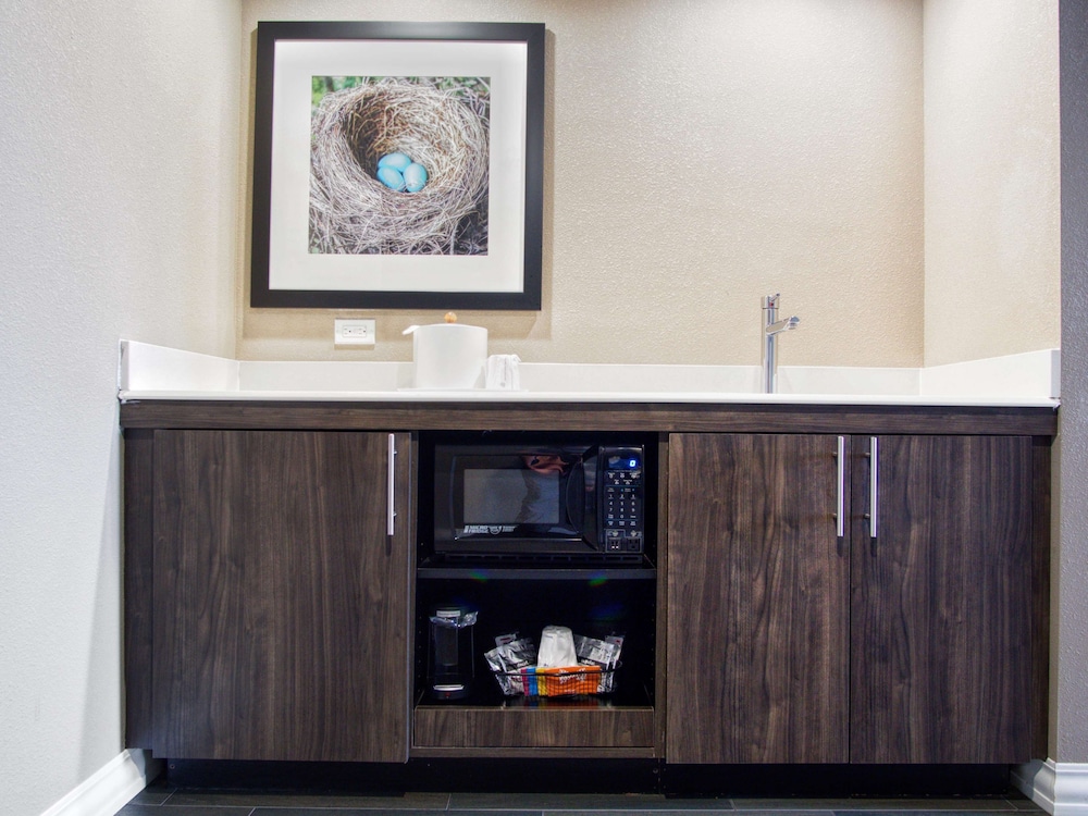 Hampton Inn Suites Moore Ok 20/38