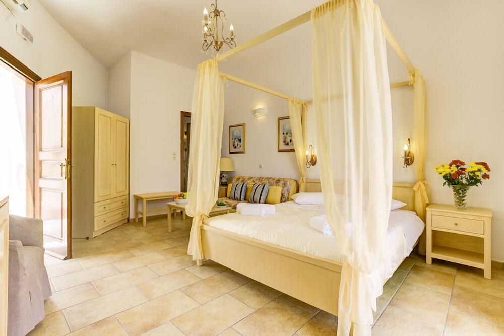 جناح شهر العسل بسرير مزدوج، Mathios Village 3/10