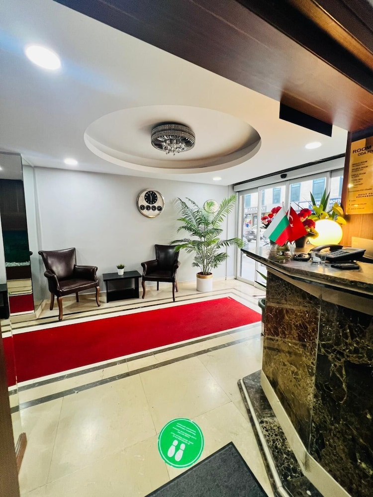 Lal Hotel 10/35