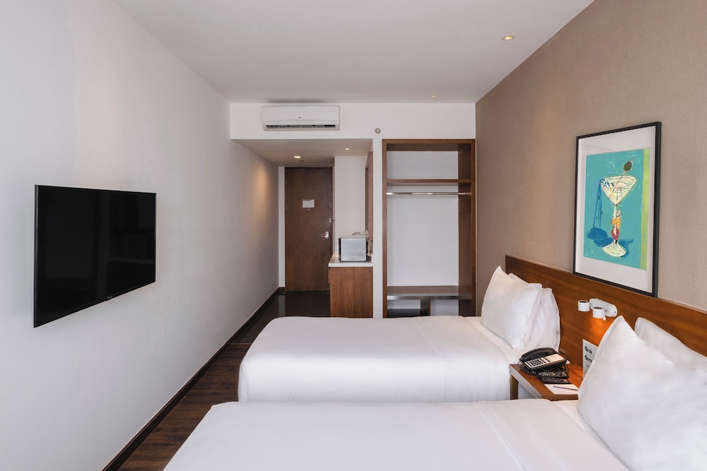 Veranda Serviced Residence @ Puri 24/74