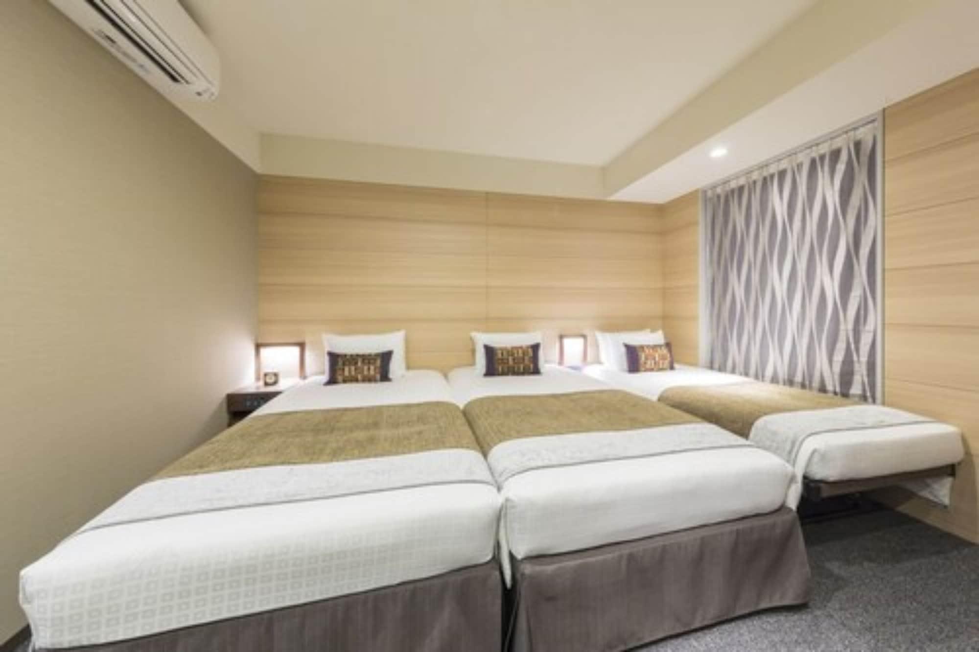 Room, Triple