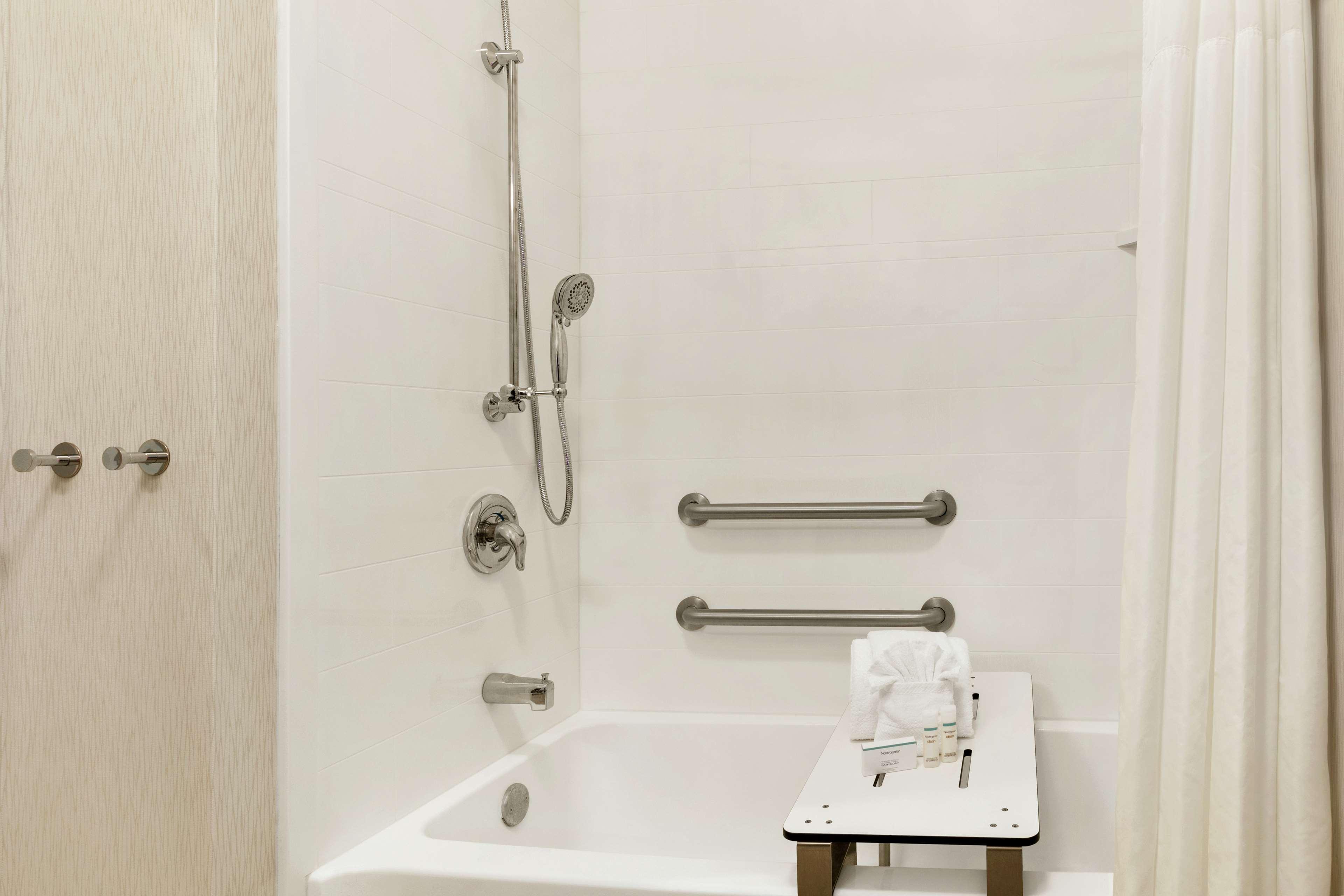 غرفة بسرير مزدوج، Hampton Inn Binghamton/Johnson City 3/3