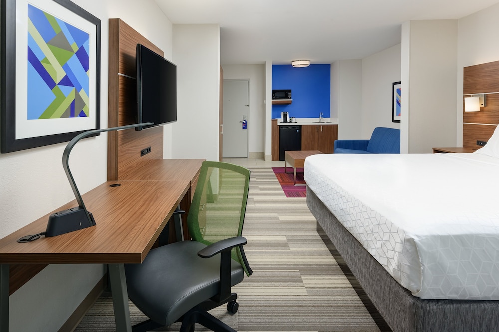 Holiday Inn Express Hotel & Suites Tullahoma 46/47