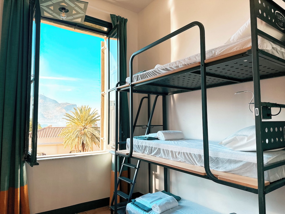 MIXED DORM, 6 BEDS