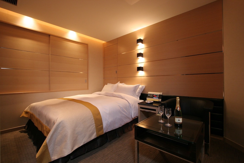 Hotel The Glanz 11/19