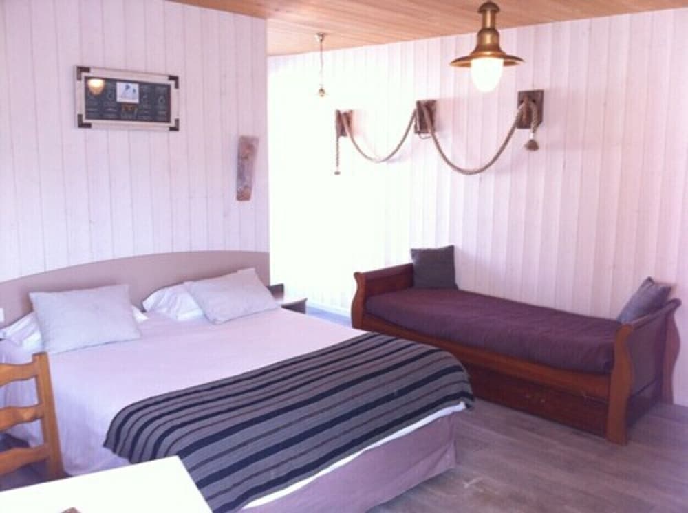 HOTEL RESTAURANT & SPA(FORMERLY PLAISIR PLAISIR) 15/50