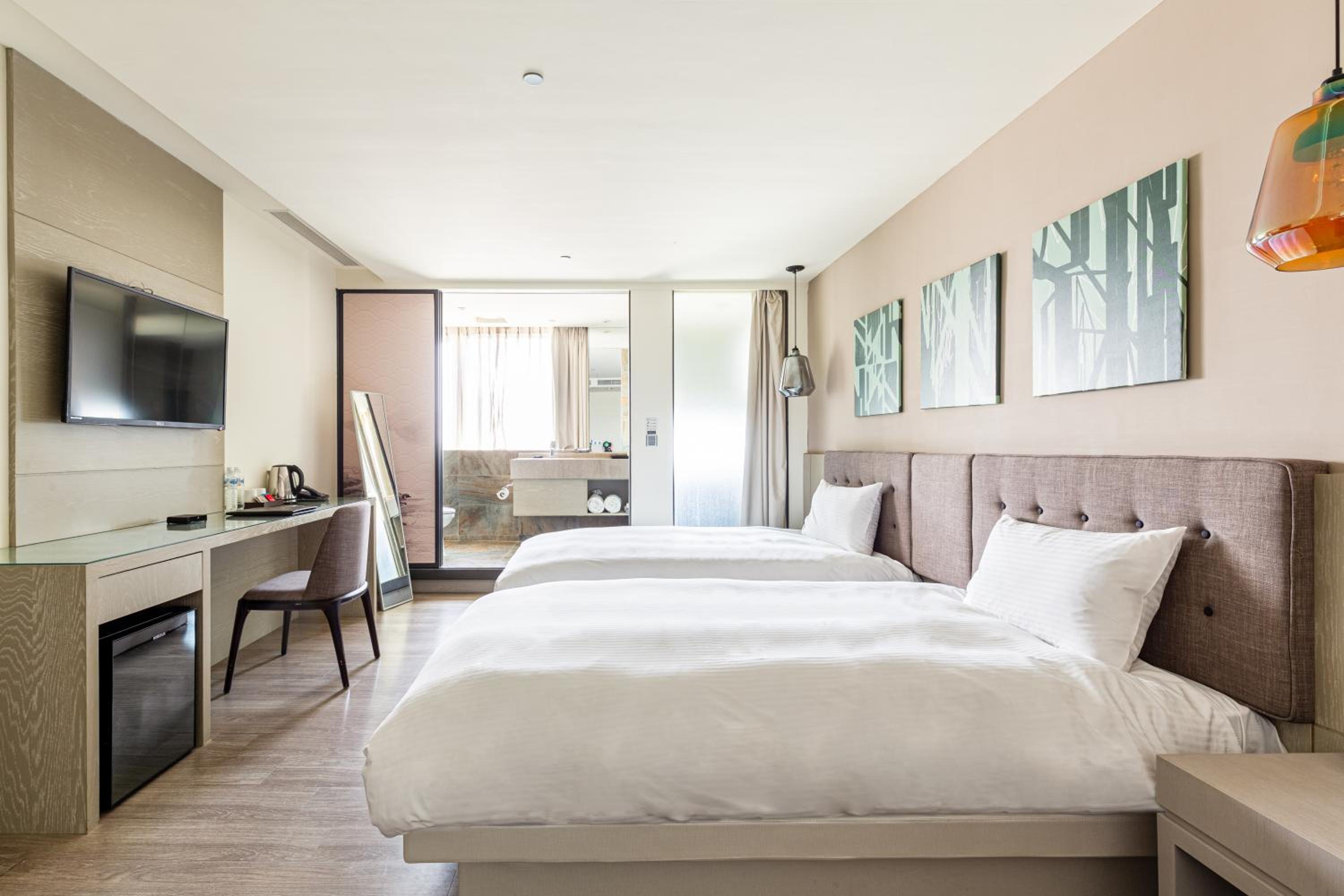 Exquisite, Twin Beds