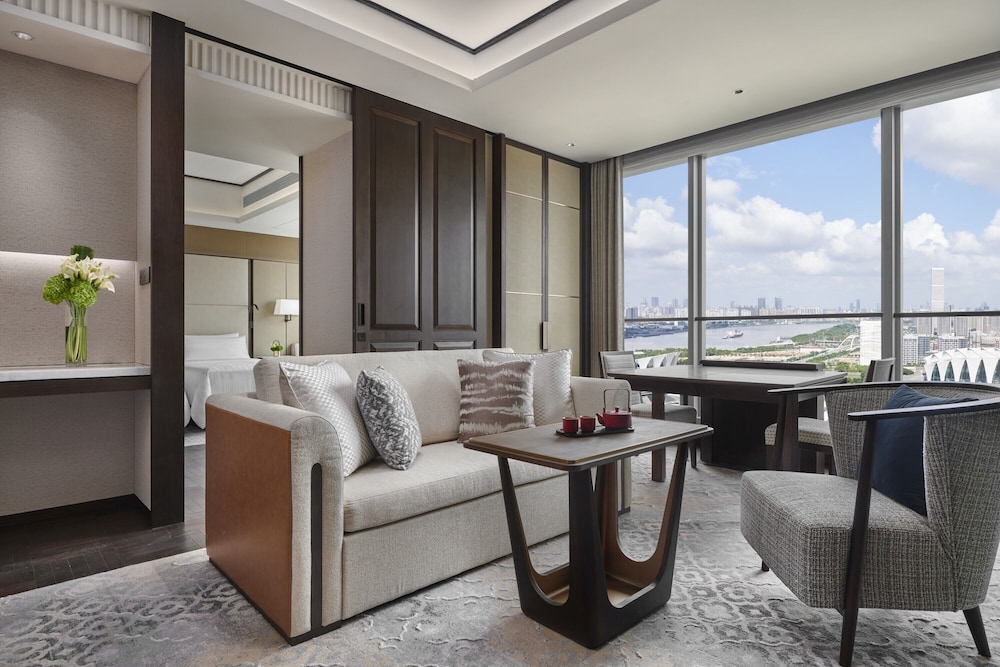 Shangri-La Qiantan Shanghai 25/50
