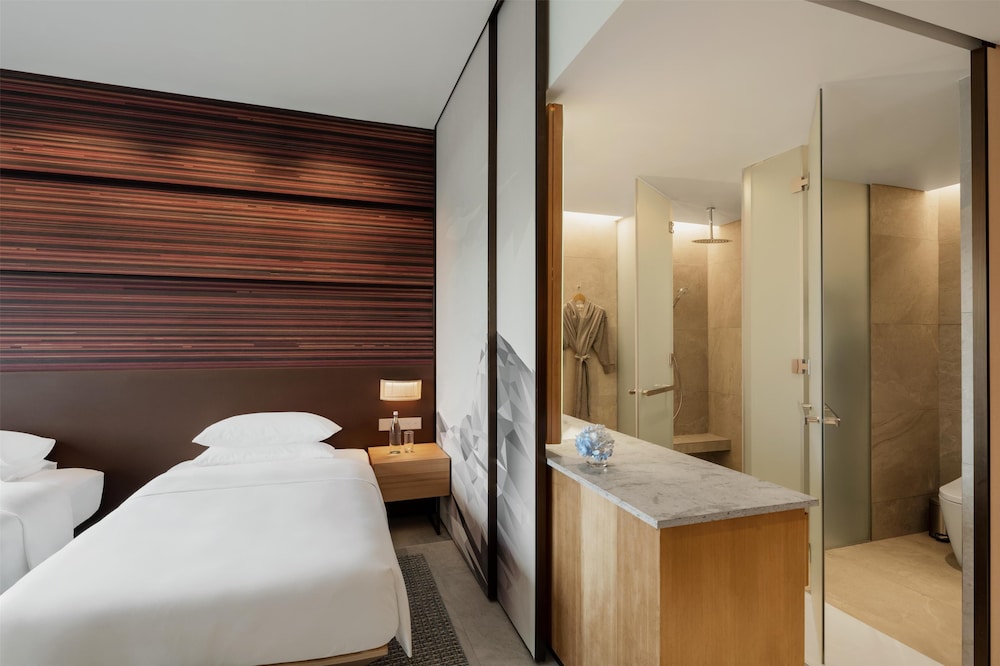 ROOM, TWIN BEDS, LOW FLOOR