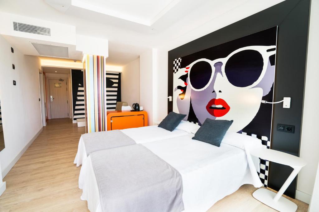 غرفة سوبيريور بسرير مزدوج بإطلالة على المسبح بحوض استحمام، Thb Naeco Ibiza - Adults Only 6/9
