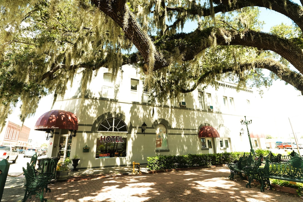 Oak Tree Hotel 7/80