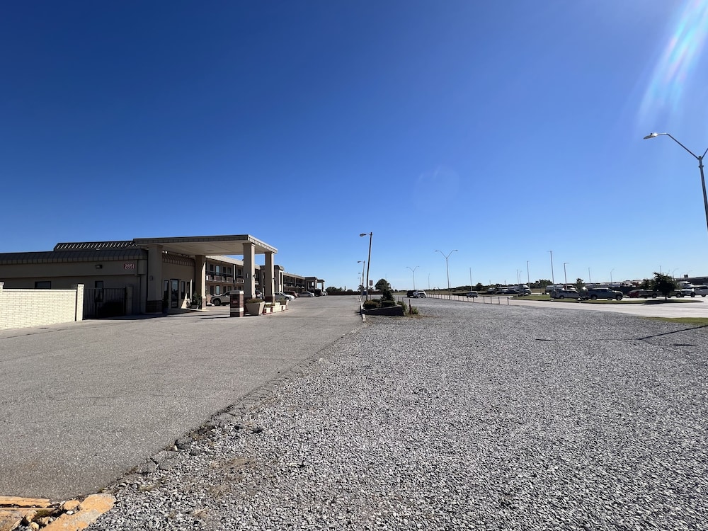 Hotel 81 El Reno 16/19
