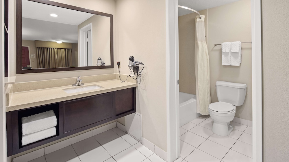 Best Western Pasadena Royale Inn & Suites 12/39