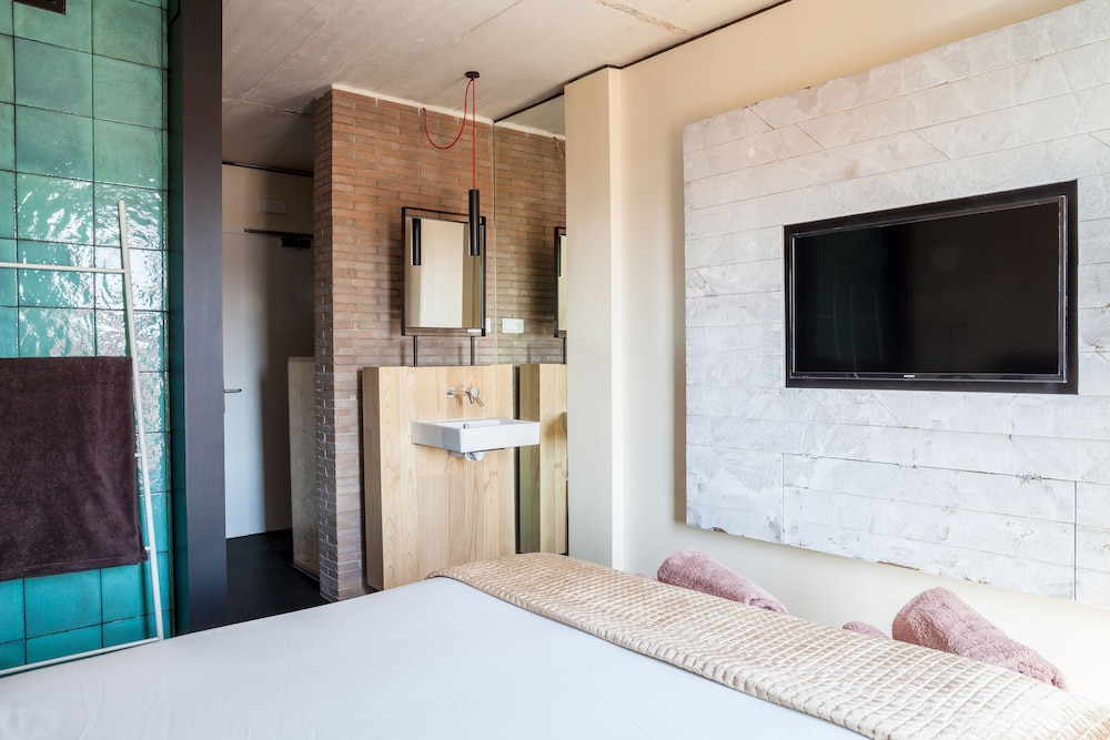 Bastardo Hostel 4/61