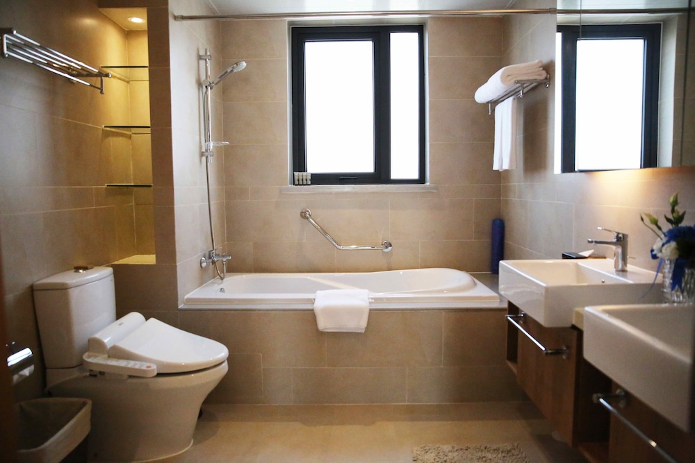 Green Court Place Jin Qiao Middle Ring Shanghai 42/50