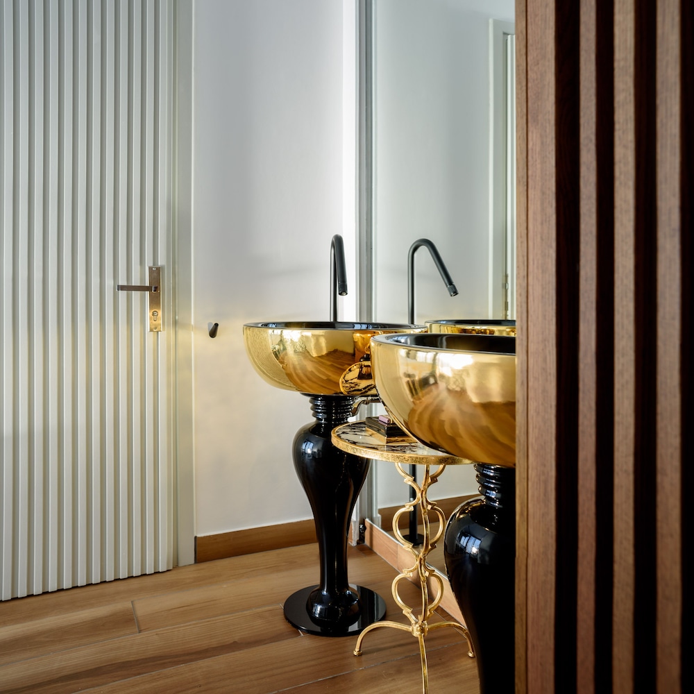 Nefeles Luxury Suites 19/49