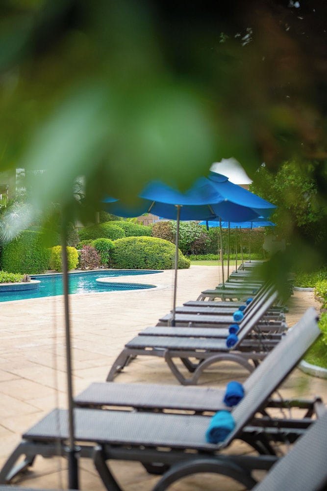 Tropikist Beach Hotel & Resort 61/65