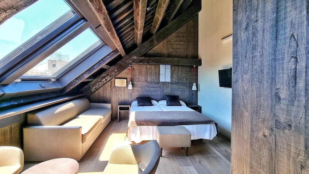 PENTHOUSE, TRIPLE