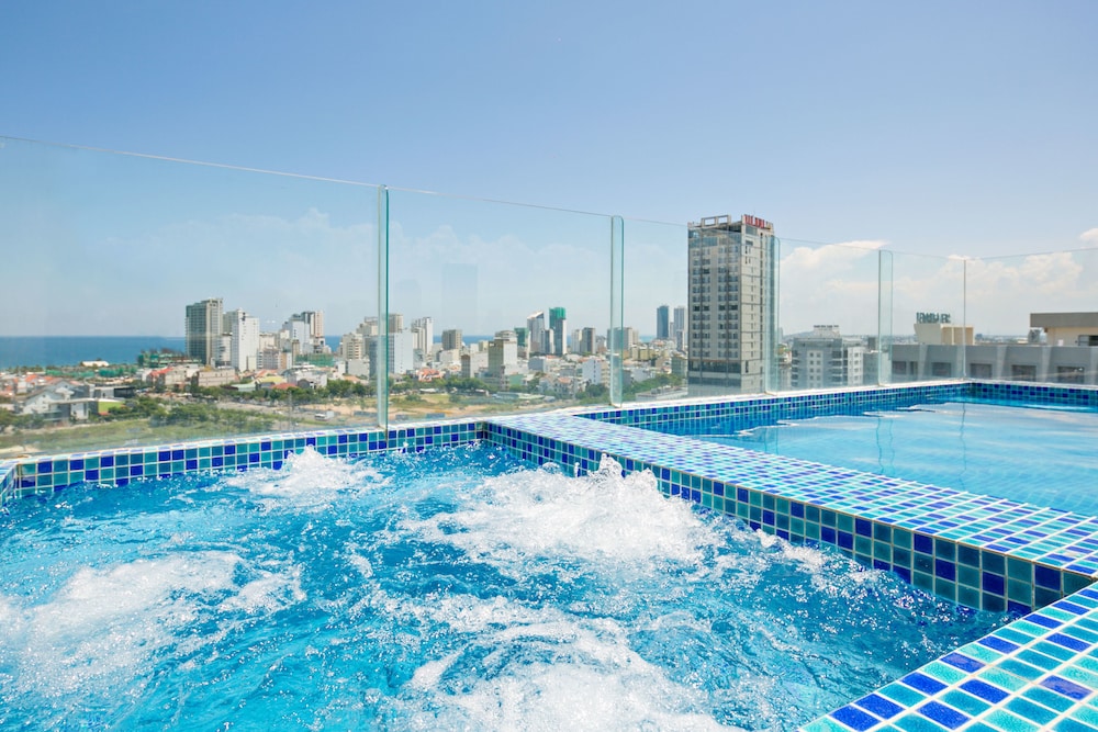 Bliss Luxury Hotel & Spa 27/28