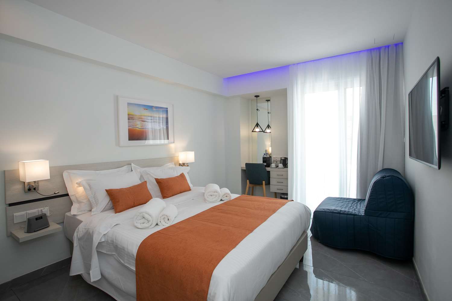 Room, Queen Bed, Sofa