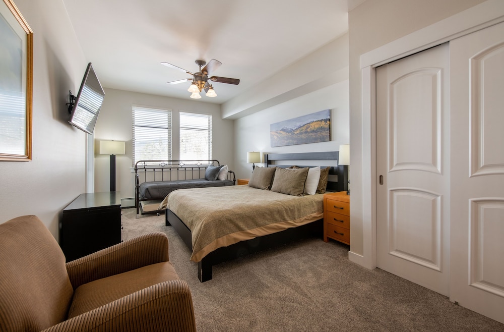 Fraser Crossing And Founders Pointe 53/78