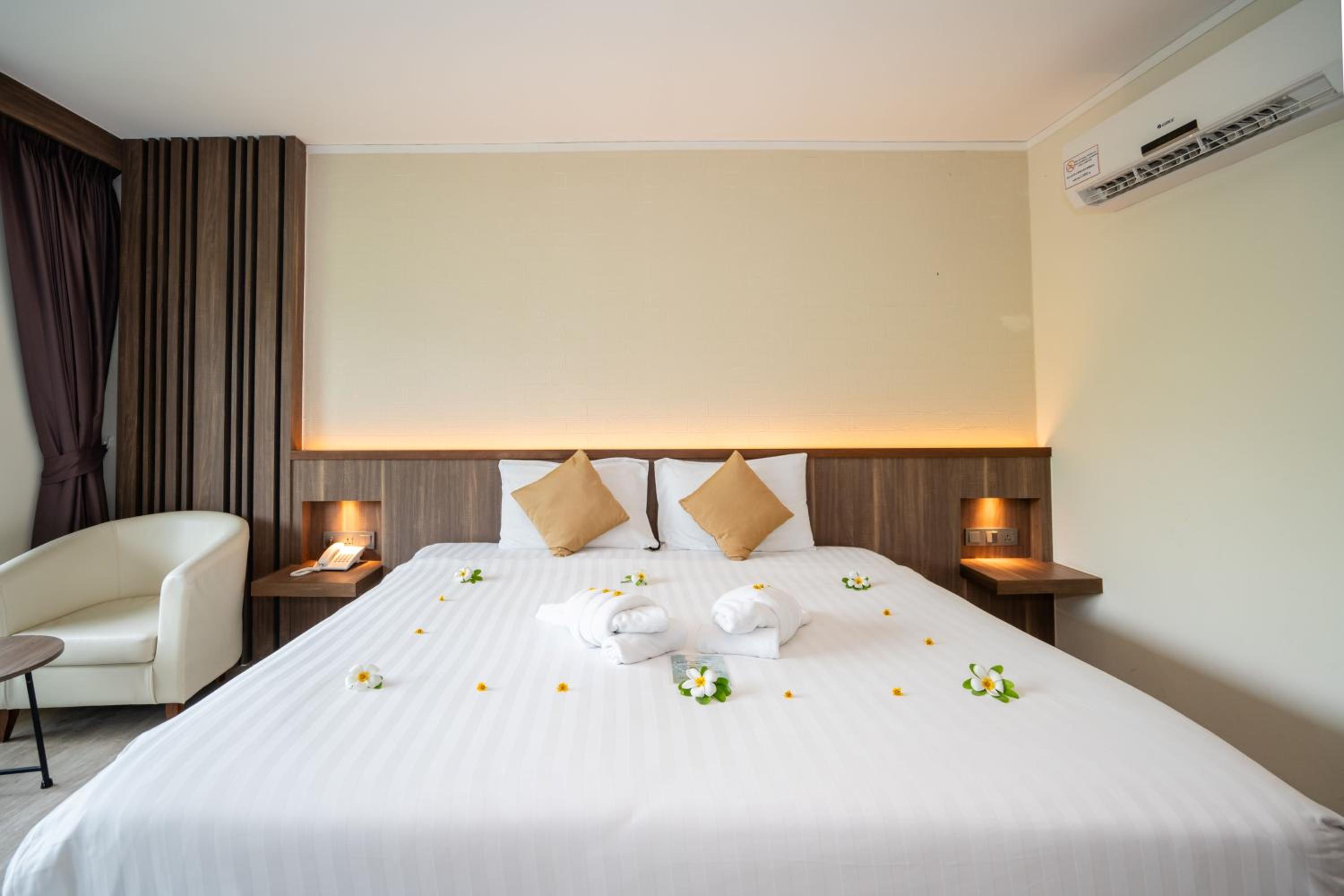 Deluxe, King Bed