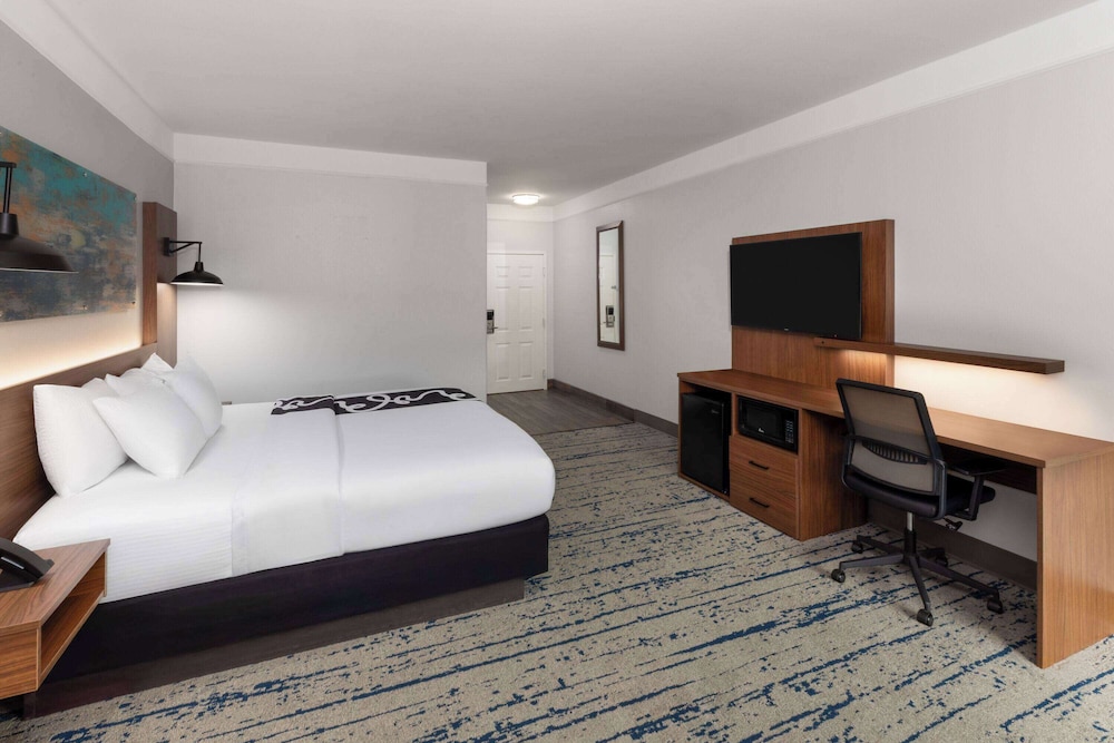La Quinta Inn & Suites by Wyndham Angleton 16/50