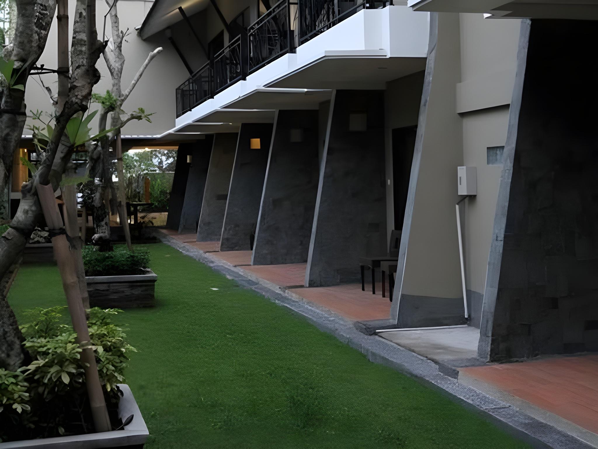 Ommaya Hotel and Resort 25/27
