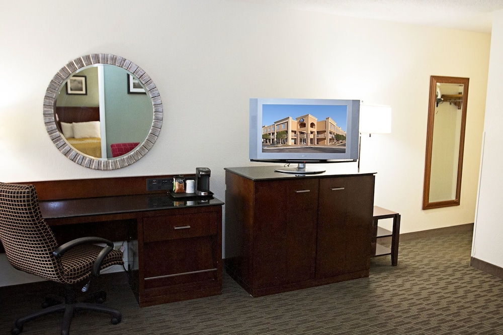 Days Inn by Wyndham Greenville SC 21/23