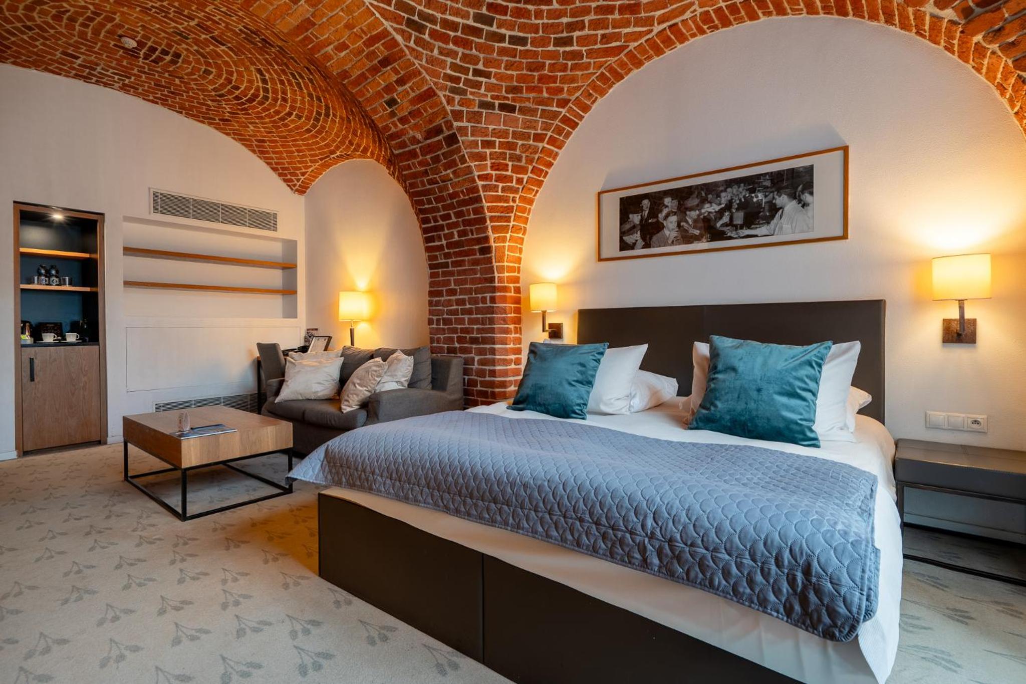 Garden, King Bed, Sofa