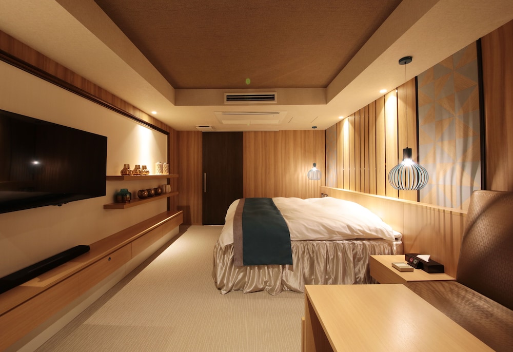 N Hotel 27/58