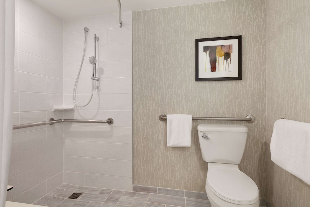 Embassy Suites by Hilton Irvine Orange County Airport 24/81