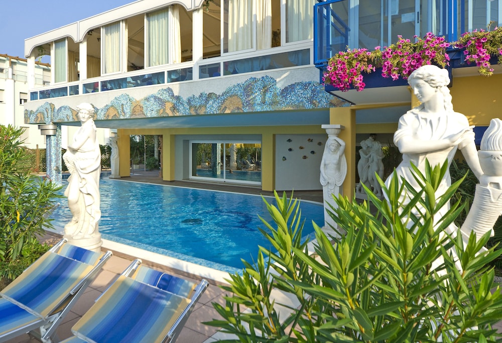 Hotel Napoleon 3/50